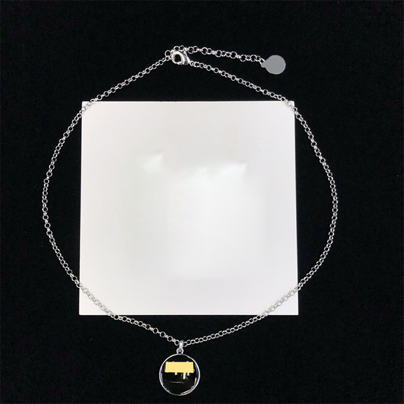 Advanced Black Round Plate Pendant Necklaces Women Ring Slide Adjustable Necklaces Lady Simple Elegant Temperament Jewelry
Advanced Black Round Plate Pendant Necklaces Women Ring Slide Adjustable Necklaces Lady Simple Elegant Temperament Jewelry