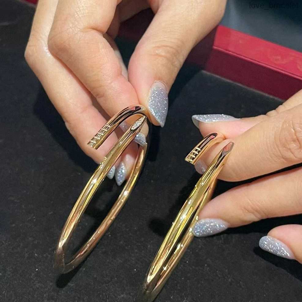 Classic designer Nail Bracelet Titanium Steel bangles Gold Silver Cuff bangle nlay Diamond Bracelets Womens Mens Love wedding Jewelry Gift
Classic designer Nail Bracelet Titanium Steel bangles Gold Silver Cuff bangle nlay Diamond Bracelets Womens Mens Love wedding Jewelry Gift