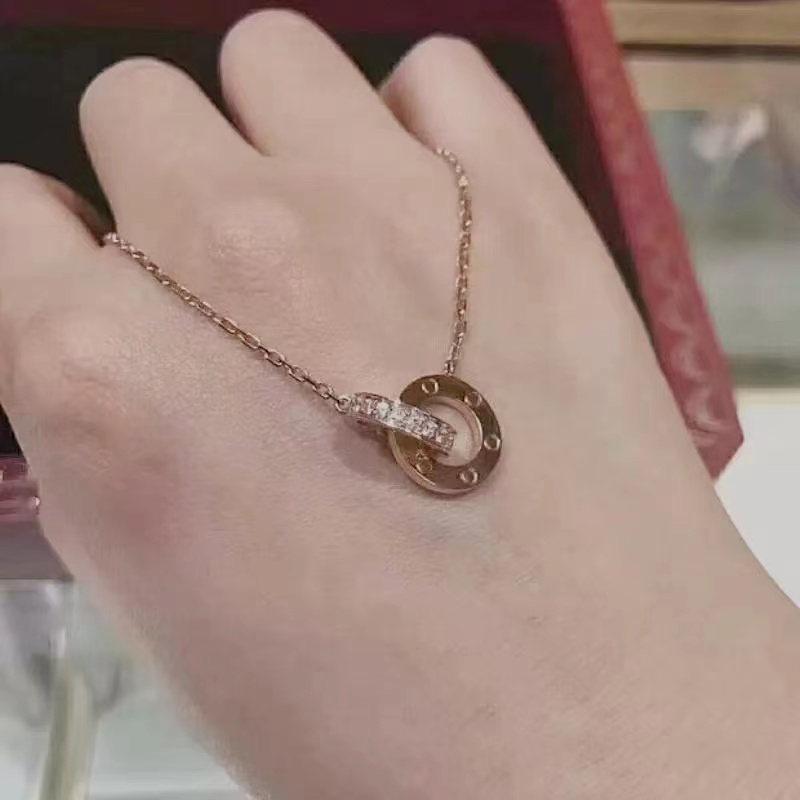 Fashion Classic Design Pendant Love screw cap Necklace for men women double Loop ring full two rows diamond pendant Jewelry Collares Collier octagonal
Fashion Classic Design Pendant Love screw cap Necklace for men women double Loop ring full two rows diamond pendant Jewelry Collares Collier octagonal