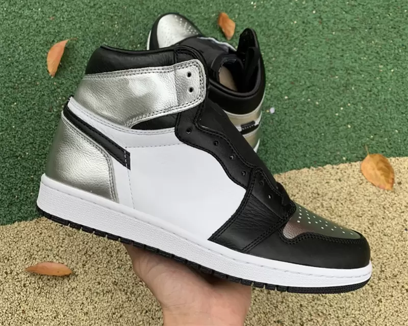 2023 Basketball Shoes Jumpman 1 High OG Silver Toe 1s Metallic-Silver Outdoor Running Trainers Sneakers With Box, Black metallic silver
2023 Basketball Shoes Jumpman 1 High OG Silver Toe 1s Metallic-Silver Outdoor Running Trainers Sneakers With Box, Black metallic silver