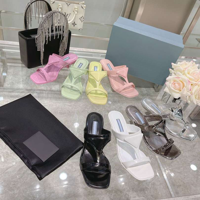 summer flip-flops slipper new Loafer leather high heels Women comfortable Inverted triangle mark spring summer hotel soft slide weeding banquets sandal size 35-40
summer flip-flops slipper new Loafer leather high heels Women comfortable Inverted triangle mark spring summer hotel soft slide weeding banquets sandal size 35-40