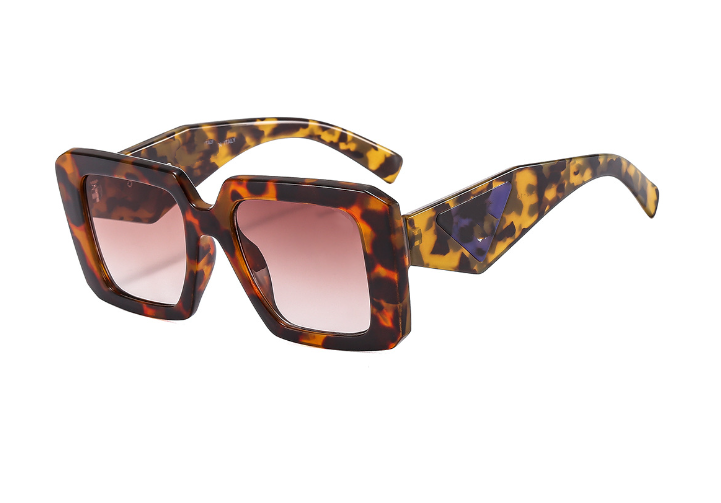 Fashion Triangle Logo Sunglasses PRD Multicolor Square Frame Sunglasses Men and Women Outdoor Street Shot Glasses
Fashion Triangle Logo Sunglasses PRD Multicolor Square Frame Sunglasses Men and Women Outdoor Street Shot Glasses