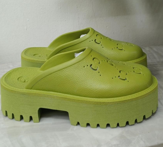 luxury slippers brand Women's platform perforated sandal Summer Shoe Top designer womens slippers Candy colors Clear High Heel Height 5.5CM Size EUR35-42, # 1
luxury slippers brand Women's platform perforated sandal Summer Shoe Top designer womens slippers Candy colors Clear High Heel Height 5.5CM Size EUR35-42, # 1