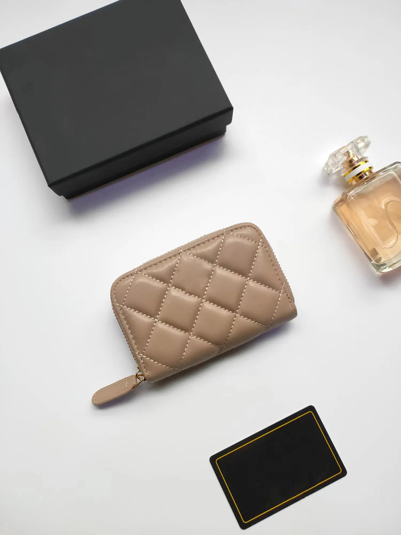 Luxury c brand fashion designer women card holder fold flap classic pattern caviar lambskin wholesale women small mini wallet pure color Pebble leather with box
Luxury c brand fashion designer women card holder fold flap classic pattern caviar lambskin wholesale women small mini wallet pure color Pebble leather with box