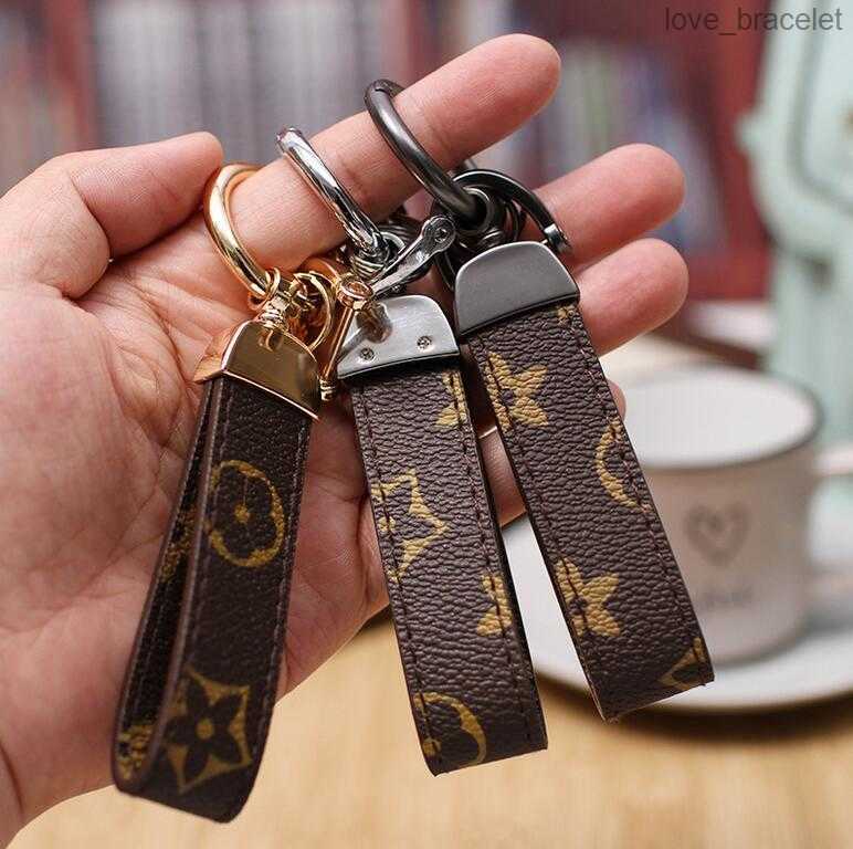 PU Leather Keychain Designer Key Chain Buckle lovers Car Handmade Keychains Men Women Bag Pendant Accessories
PU Leather Keychain Designer Key Chain Buckle lovers Car Handmade Keychains Men Women Bag Pendant Accessories