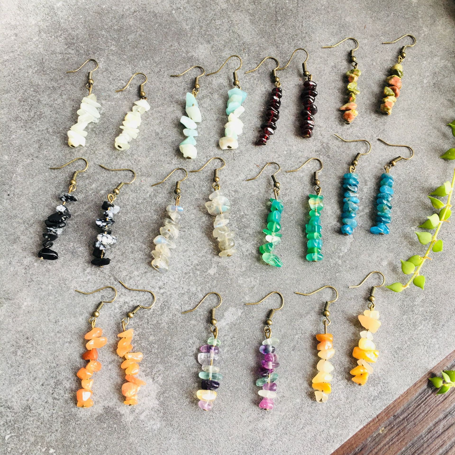 Natural Stone Charms Earrings Reiki Healing Rubble Fluorite Crystal Energy Healing Amethyst Quartz Chakra Earring Boho
Natural Stone Charms Earrings Reiki Healing Rubble Fluorite Crystal Energy Healing Amethyst Quartz Chakra Earring Boho