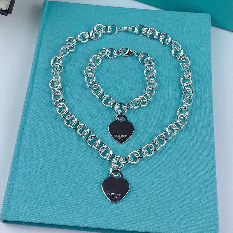 LOVE Heart Necklace Bracelet Designer Jewelry Sets womens bracelets necklaces for women Birthday Christmas Gift Wedding Jewelrys, With brand gift box
LOVE Heart Necklace Bracelet Designer Jewelry Sets womens bracelets necklaces for women Birthday Christmas Gift Wedding Jewelrys, With brand gift box