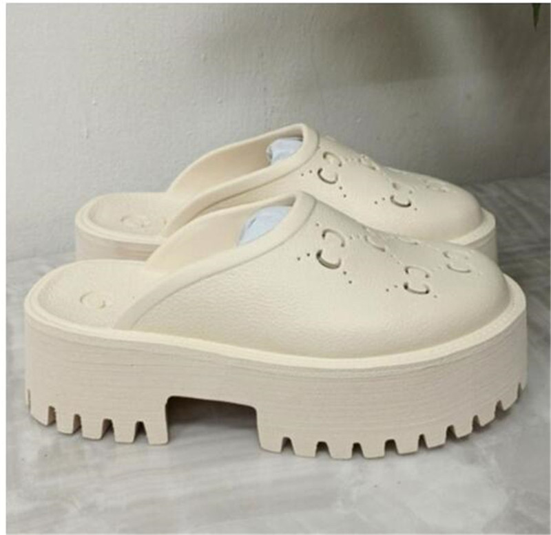 New double luxury Sandals slippers brand designer Women Ladies Hollow Platform made of transparent materials fashion sexy lovely sunny beach shoes slipper