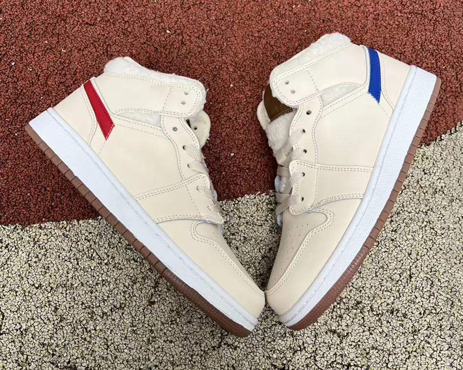 2023 Jumpman 1 Mid Sports Men Basketball Shoes 1S Pearl White Racer Blue Women Fashion Trainers Sneakers Ship With Box, Pearl white racing blue
2023 Jumpman 1 Mid Sports Men Basketball Shoes 1S Pearl White Racer Blue Women Fashion Trainers Sneakers Ship With Box, Pearl white racing blue