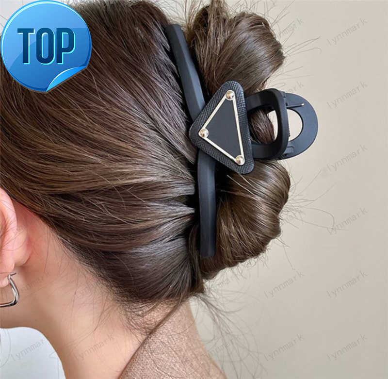 Luxury Womens Designer Triangle Hair Clip For Women Girls Brand Letter Designer Hair Claw Fashion Hair Claw Fashion Hairpin Hairclip
Luxury Womens Designer Triangle Hair Clip For Women Girls Brand Letter Designer Hair Claw Fashion Hair Claw Fashion Hairpin Hairclip