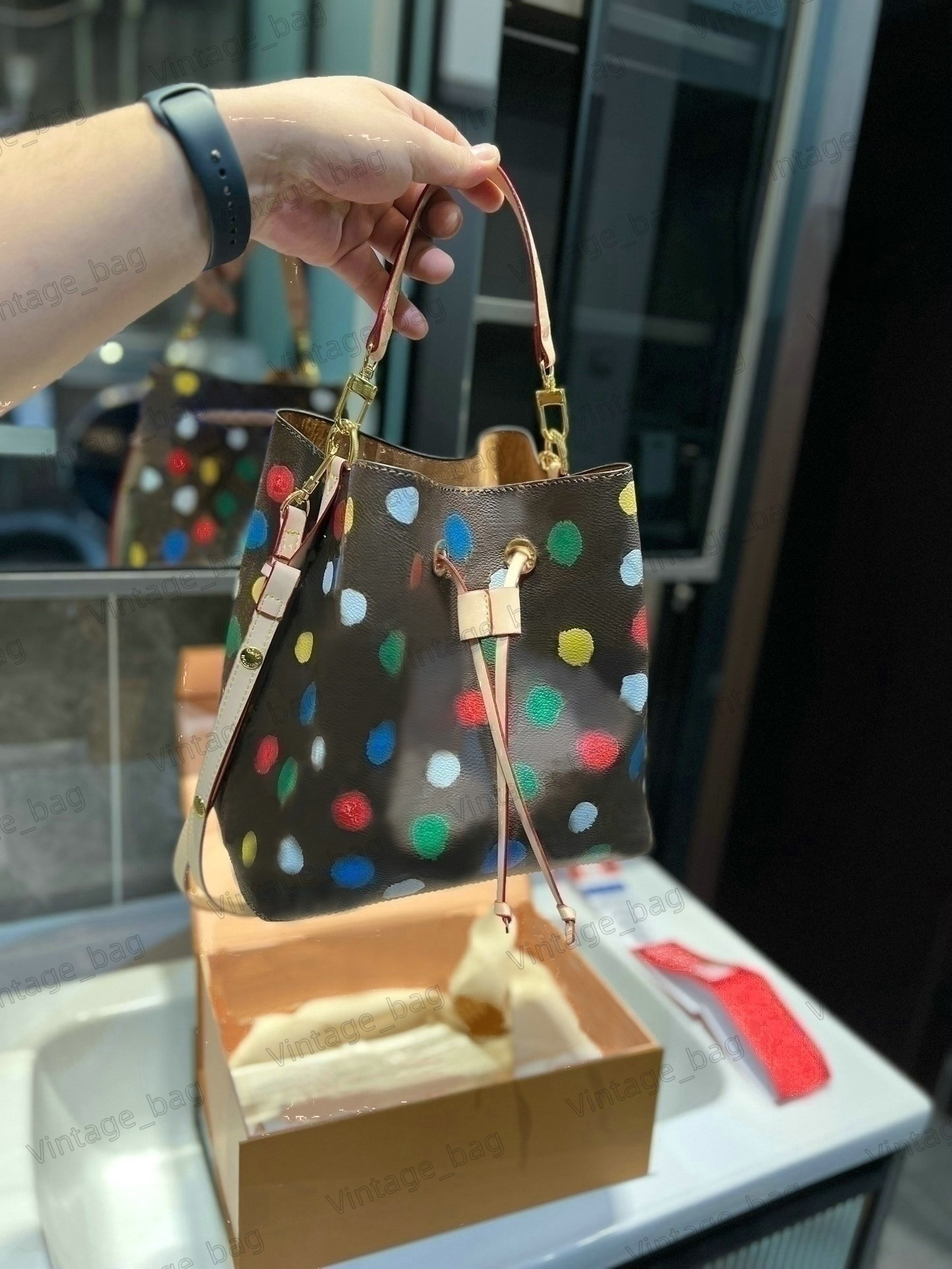 Noe Bucket Bag x YK Women Drawstring Bag Tote Colorful Dots Shoulder Bag Cross Body Monograms Embossed Designer Top Handle Removable Strap M46394
Noe Bucket Bag x YK Women Drawstring Bag Tote Colorful Dots Shoulder Bag Cross Body Monograms Embossed Designer Top Handle Removable Strap M46394