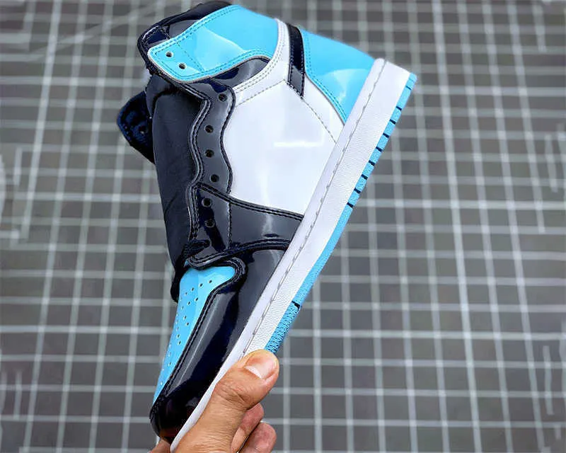2023 Basketball shoes Jumpman 1 High Og 1S Unc Trainers Sneakers Black Paint Leather Outdoor Leisure Sports Coming With Box
2023 Basketball shoes Jumpman 1 High Og 1S Unc Trainers Sneakers Black Paint Leather Outdoor Leisure Sports Coming With Box