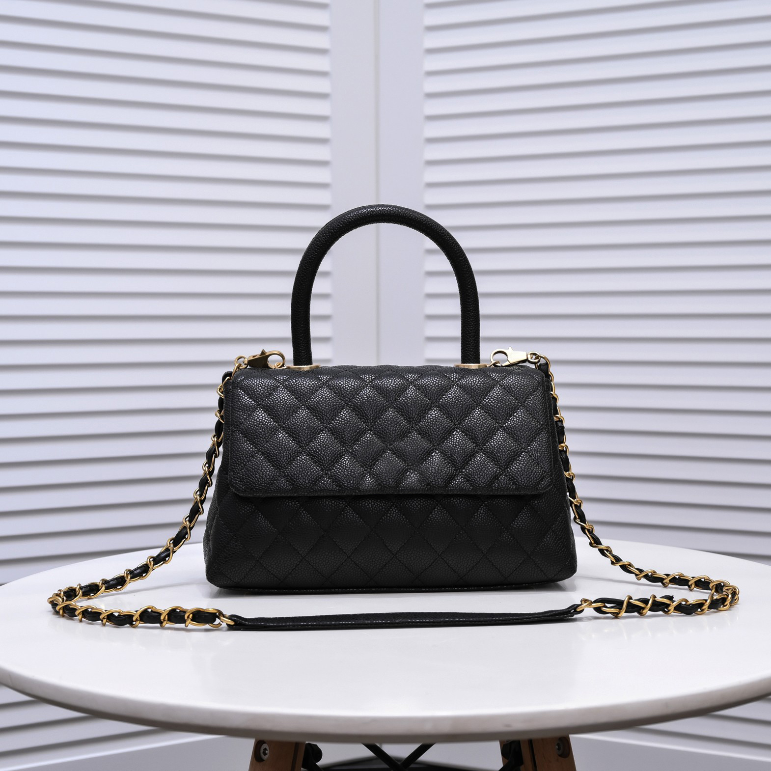 7A Designer Bag Cowhide Totes Women Diamond Lattice Flap Purse Gold and Sliver Logo Handbags, Burgundy handle
7A Designer Bag Cowhide Totes Women Diamond Lattice Flap Purse Gold and Sliver Logo Handbags, Burgundy handle