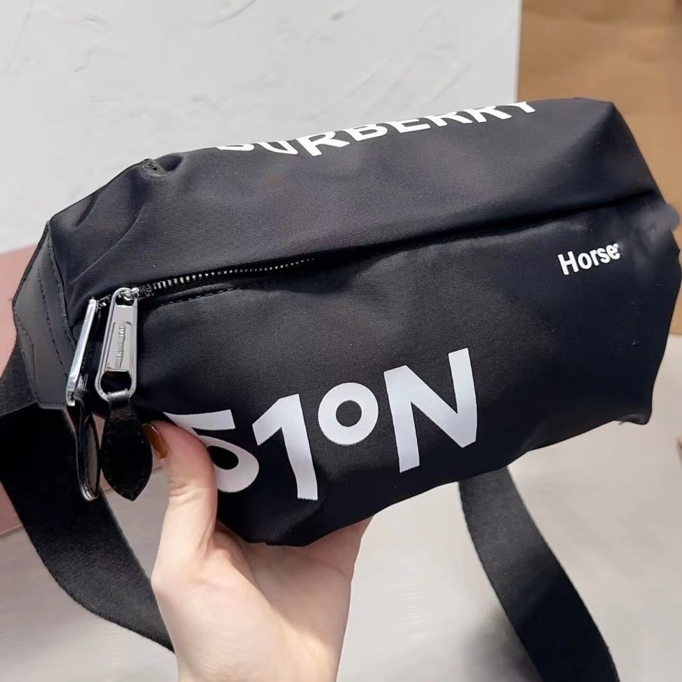 Men Trapstars Messenger Bags Luxury Sport Outdoor shoulder Handbag black nylon backpack Designer Tote bag Wallet crossbody Waist Camera Bags for boy
Men Trapstars Messenger Bags Luxury Sport Outdoor shoulder Handbag black nylon backpack Designer Tote bag Wallet crossbody Waist Camera Bags for boy