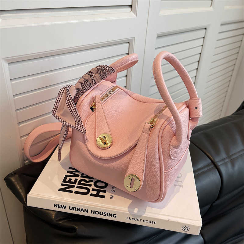 Lindys Bags bags 2022 new versatile mother bag texture doctor soft PU women's one shoulder portable pillow medicine ayw, White11
Lindys Bags bags 2022 new versatile mother bag texture doctor soft PU women's one shoulder portable pillow medicine ayw, White11