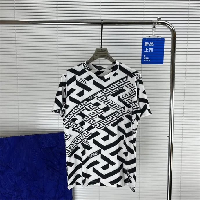 2 Luxury TShirt Men Women Designer T Shirts Short Summer Fashion Casual with Brand Letter High Quality Designers t-shirt#252
2 Luxury TShirt Men Women Designer T Shirts Short Summer Fashion Casual with Brand Letter High Quality Designers t-shirt#252