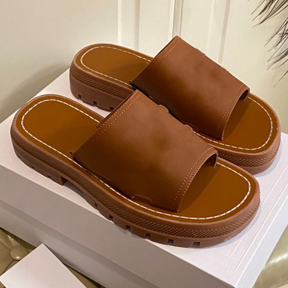 TRIOMPHER SLIDE IN VEGETABLE sandals TANNED CALFSKIN TAN signature embossed on the external side of the outsole Vintage leisure holiday designer sandal slippers
TRIOMPHER SLIDE IN VEGETABLE sandals TANNED CALFSKIN TAN signature embossed on the external side of the outsole Vintage leisure holiday designer sandal slippers
