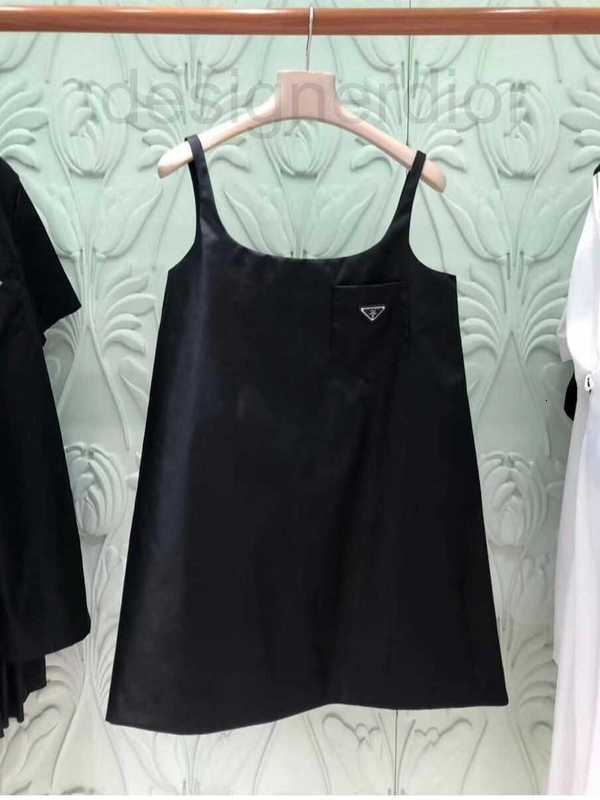Casual Dresses designer P family triangle summer new slim loose and versatile women's dress sleeveless suspender vest A-line skirt MJC8, Black
Casual Dresses designer P family triangle summer new slim loose and versatile women's dress sleeveless suspender vest A-line skirt MJC8, Black