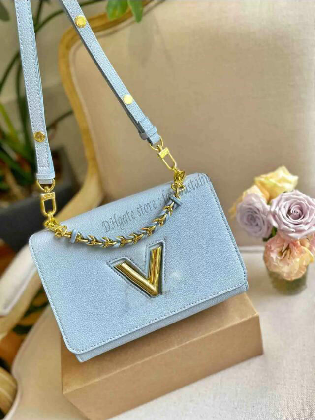 Twist Denim Women Shoulder Purse Bag Louiseity 22ss Ladies Viutonity the Chain Lock Tote Crossbody Messenger Handbag Evening Party Clutch Bags designer, 04
Twist Denim Women Shoulder Purse Bag Louiseity 22ss Ladies Viutonity the Chain Lock Tote Crossbody Messenger Handbag Evening Party Clutch Bags designer, 04