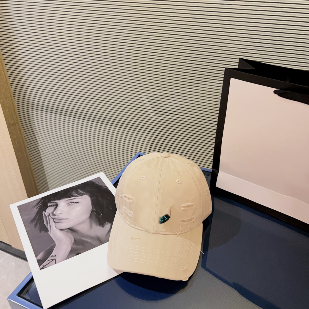 New designer baseball cap in three colors can be adjusted High quality baseball cap is necessary for summer sun protection and travel, White
New designer baseball cap in three colors can be adjusted High quality baseball cap is necessary for summer sun protection and travel, White