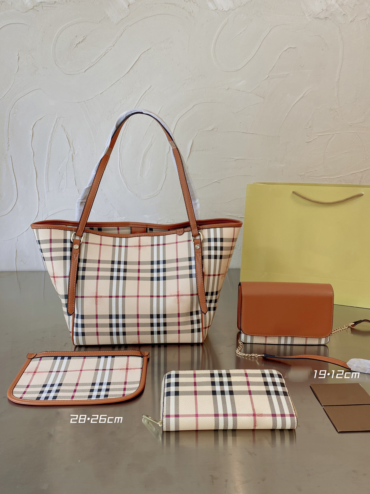 Large-capacity shopping bag, messenger bag, horse bag, plaid high-quality leather material, women's handbag, purse, 3-piece set, Khaki
Large-capacity shopping bag, messenger bag, horse bag, plaid high-quality leather material, women's handbag, purse, 3-piece set, Khaki