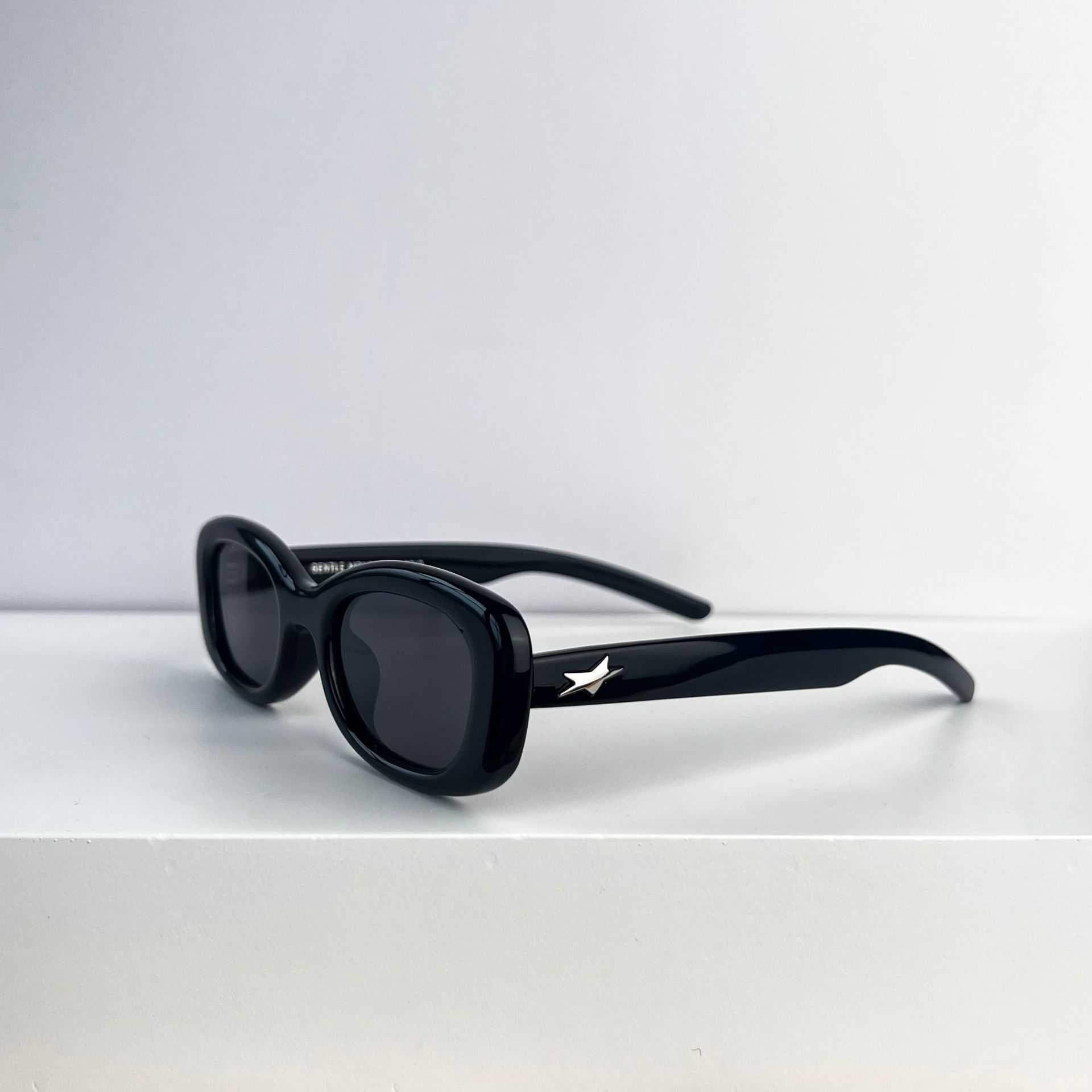Sunglasses Sunglasses Frames 2023 new Korean fashion sunglasses TR polarizing recommended sunglasses online celebrity live broadcast with the same
Sunglasses Sunglasses Frames 2023 new Korean fashion sunglasses TR polarizing recommended sunglasses online celebrity live broadcast with the same
