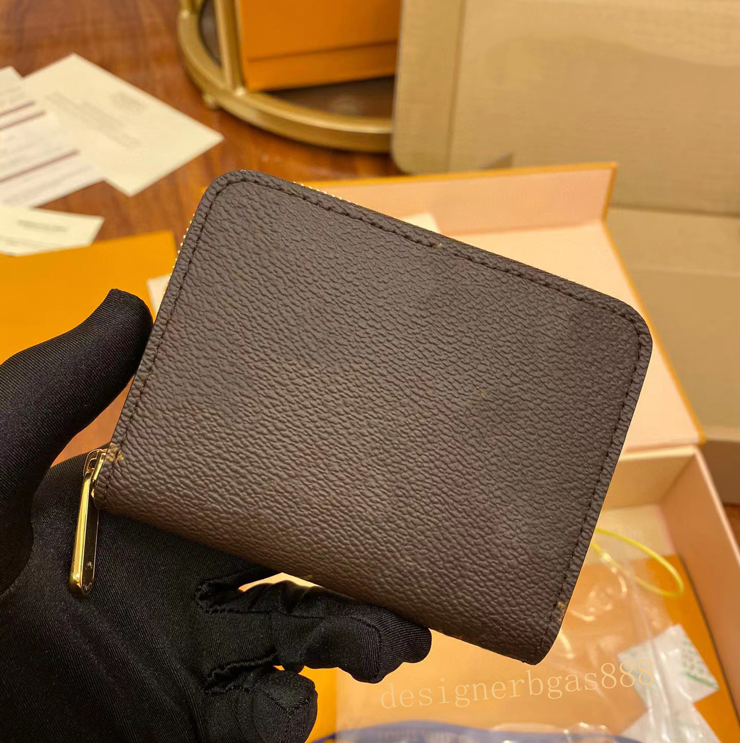 Original High Qualitys Designers Wallets Purses Fashion Short ZIPPY Wallet Monograms Classic Zipper Pocket Pallas Bag Zip Coin Purse with Box
Original High Qualitys Designers Wallets Purses Fashion Short ZIPPY Wallet Monograms Classic Zipper Pocket Pallas Bag Zip Coin Purse with Box