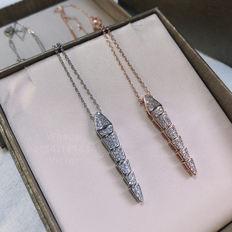 BUIGARI Snake bone series designer necklace for woman diamond Gold plated 18K official reproductions fashion luxury anniversary gift 032
BUIGARI Snake bone series designer necklace for woman diamond Gold plated 18K official reproductions fashion luxury anniversary gift 032