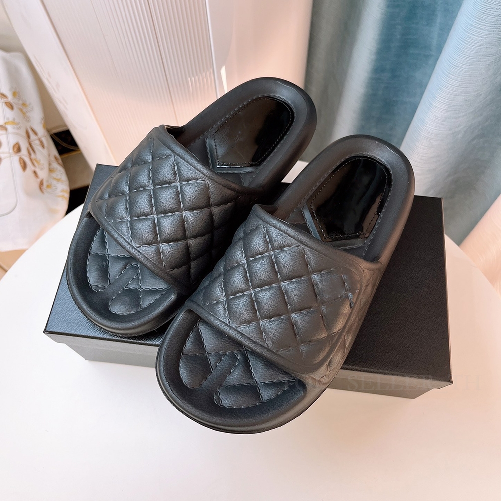 Designer Slippers Brand C Platform Sandals Women Checkered Flats Slides Soft Leather Massage Calfskin Slide Summer Beach Shoe With Box, White
Designer Slippers Brand C Platform Sandals Women Checkered Flats Slides Soft Leather Massage Calfskin Slide Summer Beach Shoe With Box, White