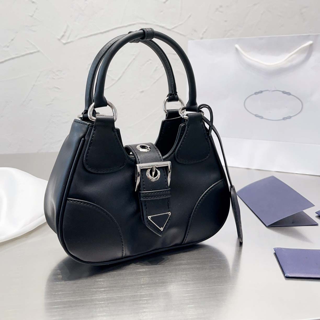 2023 Shoulder Bags designer bags Ss23 Blue Black White luxurys designers bag women handbags leather totes Cute Half Moon Hand fashion messenger crossbody, No box
2023 Shoulder Bags designer bags Ss23 Blue Black White luxurys designers bag women handbags leather totes Cute Half Moon Hand fashion messenger crossbody, No box