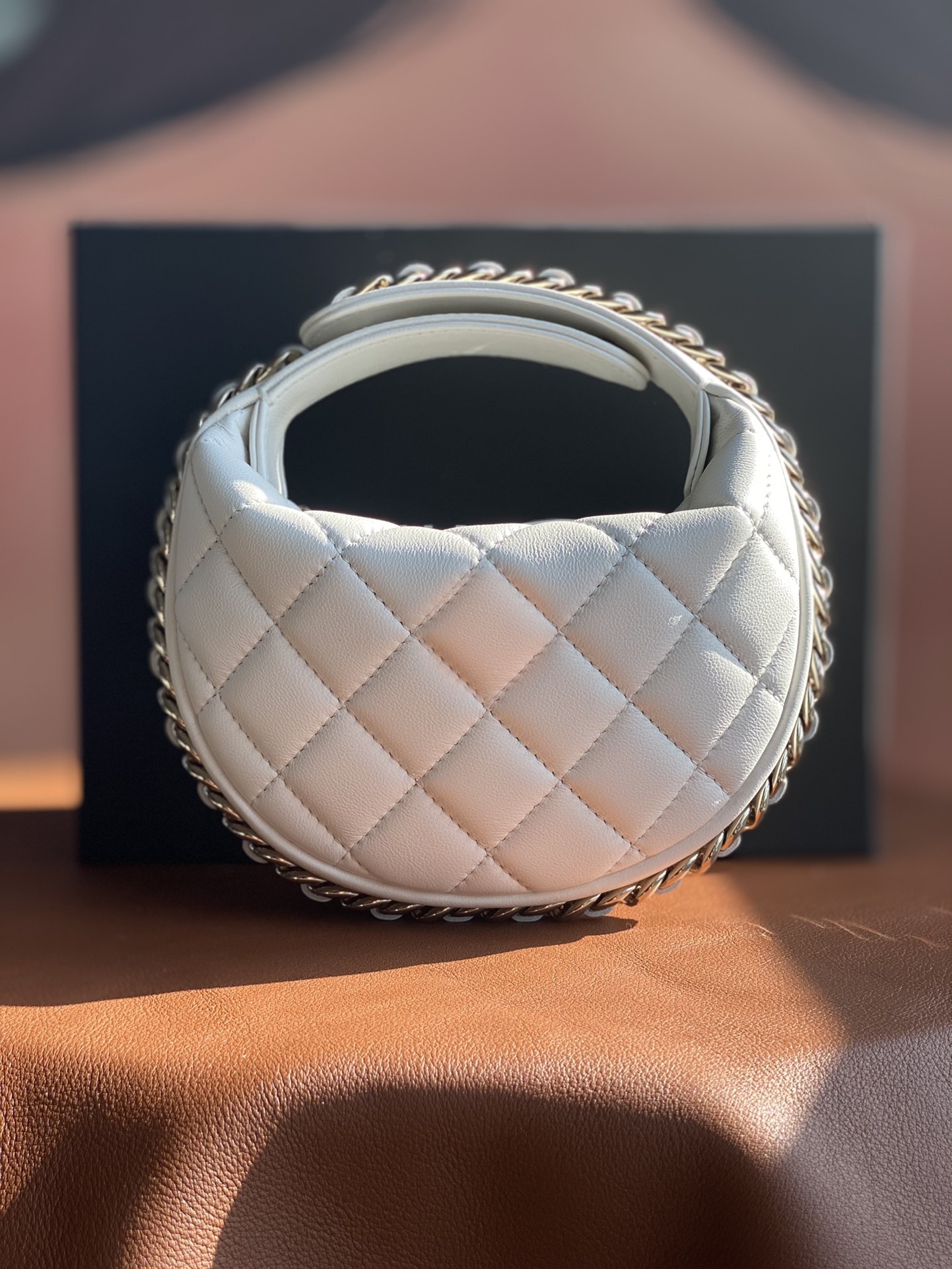 designer channel totes bags 18k light gold chain Leather Dinner bag Diamond Lattice handbags Fashion Soft sheepskin lady wallet Top quality mini purses Classic CC, White
designer channel totes bags 18k light gold chain Leather Dinner bag Diamond Lattice handbags Fashion Soft sheepskin lady wallet Top quality mini purses Classic CC, White
