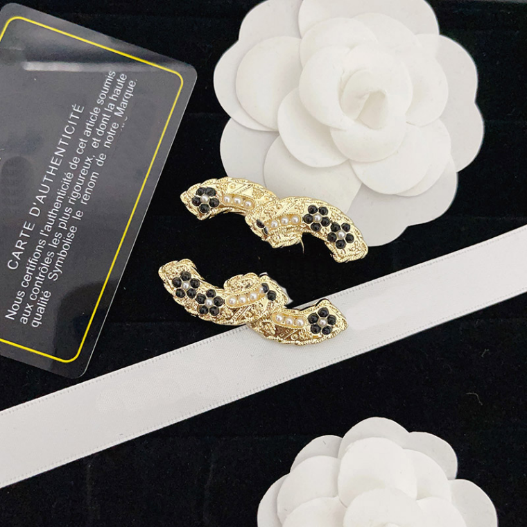 18k Gold Brooch Female Love Logo Brooches Exquisite Spring Jewelry Pins Brooch Popular Couples Gifts Accessories European Brand Fashion Versatile
18k Gold Brooch Female Love Logo Brooches Exquisite Spring Jewelry Pins Brooch Popular Couples Gifts Accessories European Brand Fashion Versatile