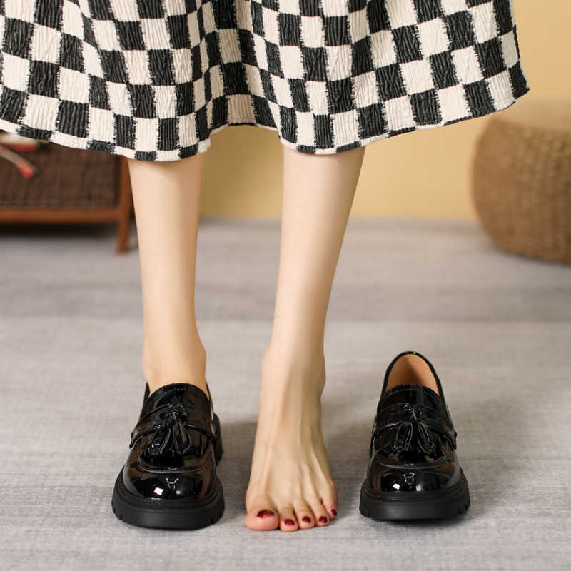 Dress Shoes English Style Low Heel Black Shoes Women Tassel Patent Leather Loafers Shoes For Women