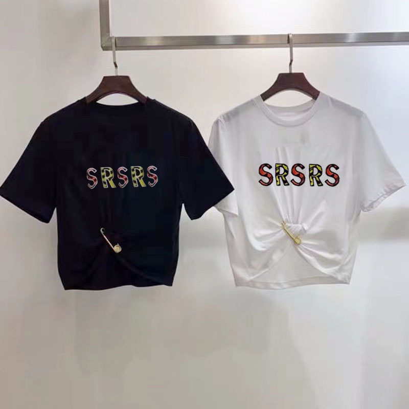 Summer Casual Tshirt Designer Clothes Women t shirts Short Sleeve White Black Color Round Neck Letter Print Crop Top Tee Female Casual Streetwear
Summer Casual Tshirt Designer Clothes Women t shirts Short Sleeve White Black Color Round Neck Letter Print Crop Top Tee Female Casual Streetwear