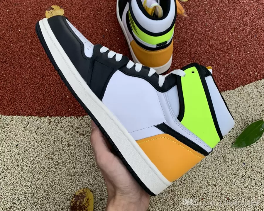 2023 Jumpman 1 Basketball Shoes 1s High OG Volt Gold Black White Green Yellow Outdoor Running Trainers Sneakers With Box
2023 Jumpman 1 Basketball Shoes 1s High OG Volt Gold Black White Green Yellow Outdoor Running Trainers Sneakers With Box