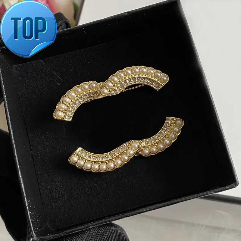 Fashion Brand Designer Broochs For Women Mens Party Gift Luxury Double Letter Brooch Gold Jewelry Dress Accessory Brooches Suit Pin
Fashion Brand Designer Broochs For Women Mens Party Gift Luxury Double Letter Brooch Gold Jewelry Dress Accessory Brooches Suit Pin
