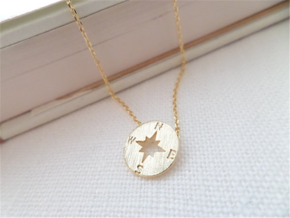 30CS Round Direction Compass Necklace Circular Guide Necklaces Simple Travel Coin Disk Pendant Charm Jewelry Gifts