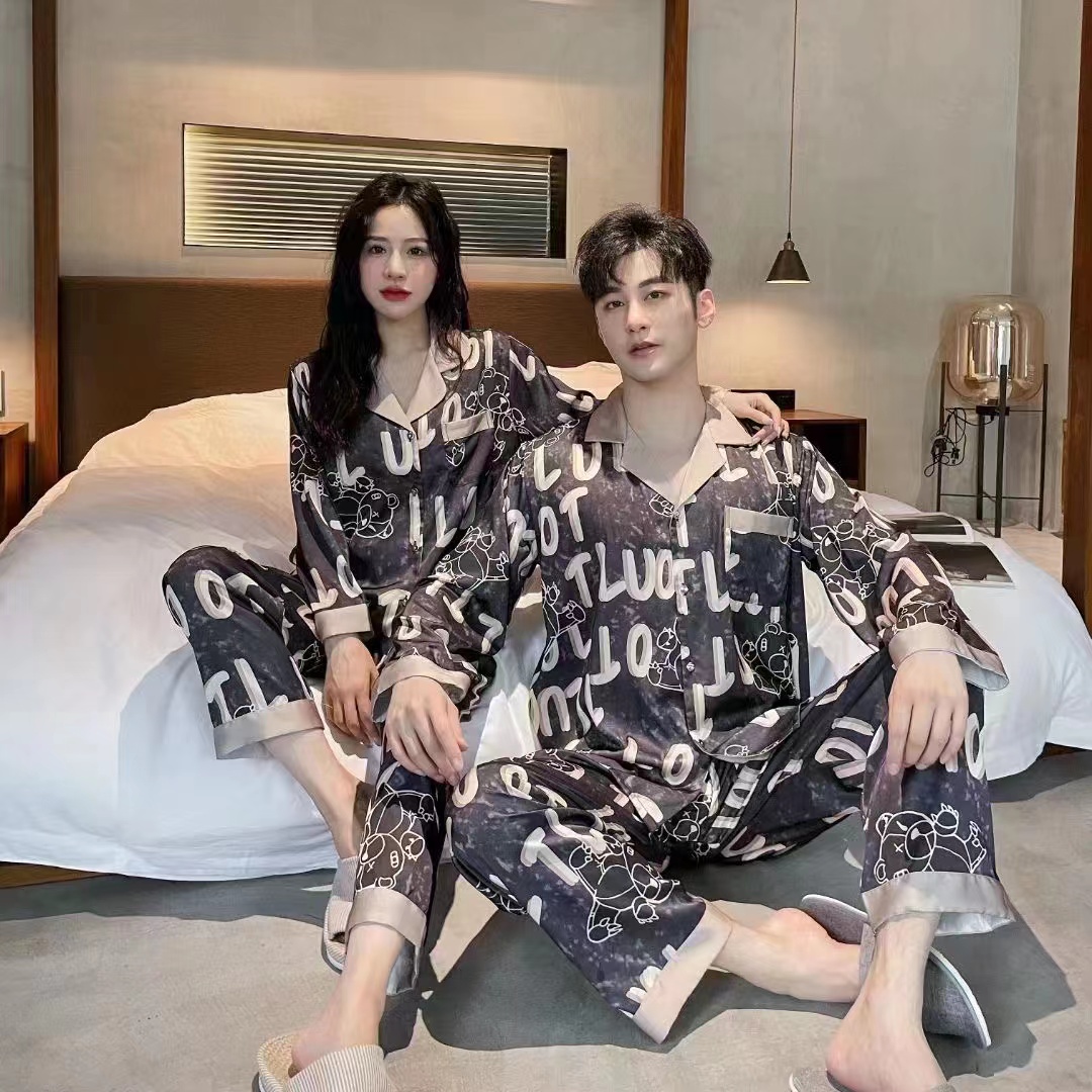 Home Wear home shoes has hit the market. worn outside and at home. It can be worn with silk fabric. The extremely cool and cool couple'
Home Wear home shoes has hit the market. worn outside and at home. It can be worn with silk fabric. The extremely cool and cool couple'