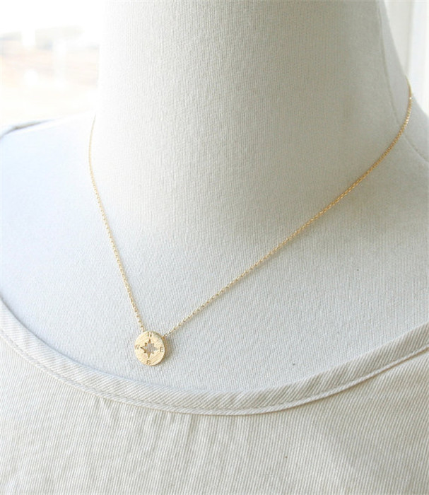 30CS Round Direction Compass Necklace Circular Guide Necklaces Simple Travel Coin Disk Pendant Charm Jewelry Gifts