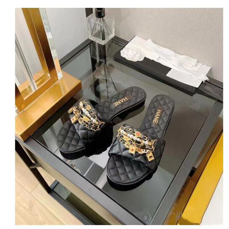 Classics sandals Fashion Designer Chain flat bottom Slippers slides bottoms Flip Flops women shoes Beach slipper bagandshoe
Classics sandals Fashion Designer Chain flat bottom Slippers slides bottoms Flip Flops women shoes Beach slipper bagandshoe