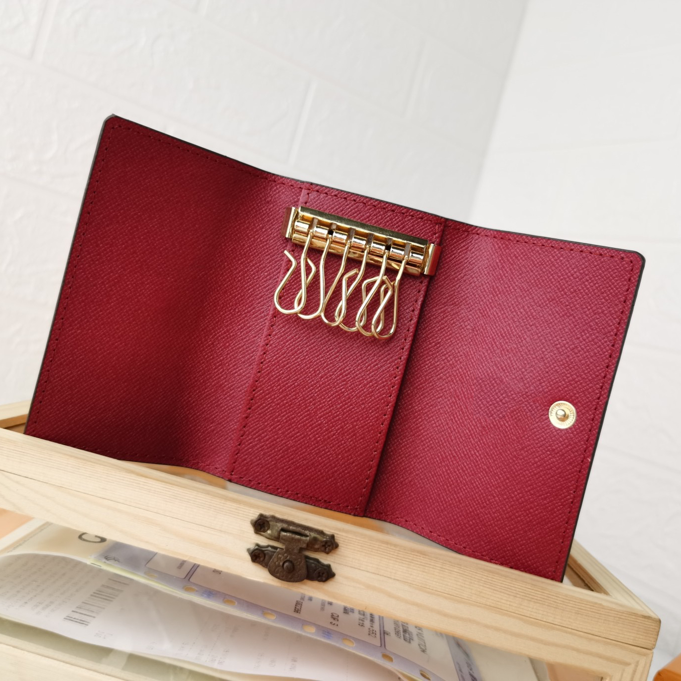 6 Key Holder Lady Designer Key Wallets In 7 Colors Snapped Flap Closure Canvas Cross-grain Leather Lining Holds six keys Golden Color Metallic Pieces, Brown flower fuchsia inside
6 Key Holder Lady Designer Key Wallets In 7 Colors Snapped Flap Closure Canvas Cross-grain Leather Lining Holds six keys Golden Color Metallic Pieces, Brown flower fuchsia inside