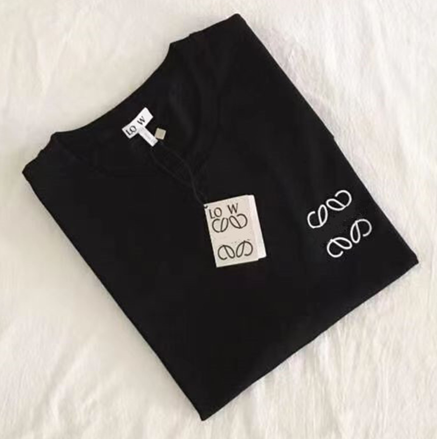 high-quality Embroidery Loewe T-shirt Men's and Women's Same Letter New Summer Versatile High-end Half-sleeve Cotton Youth Fashion Brand
high-quality Embroidery Loewe T-shirt Men's and Women's Same Letter New Summer Versatile High-end Half-sleeve Cotton Youth Fashion Brand
