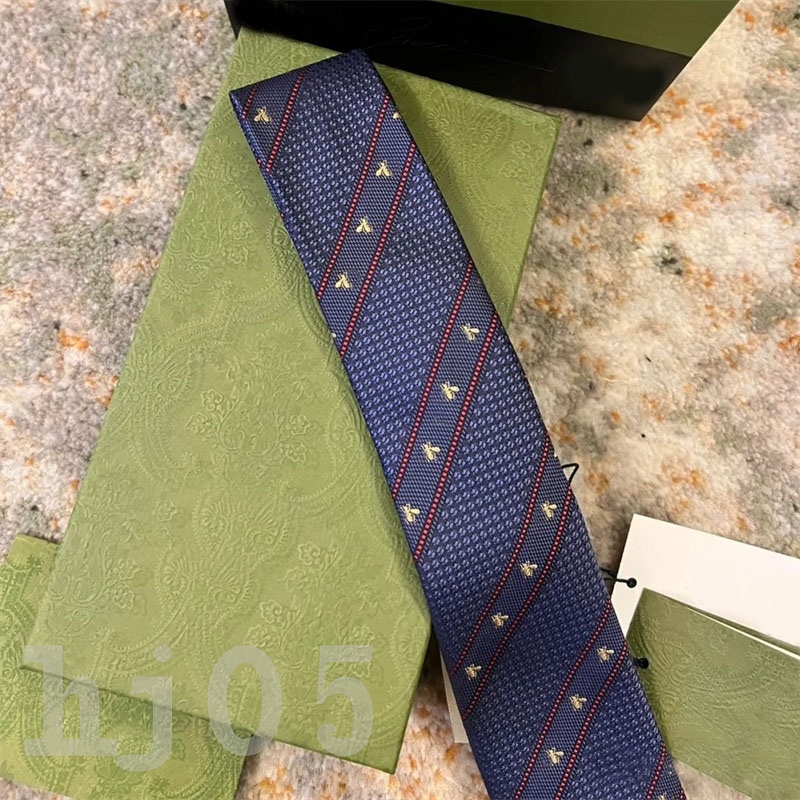 Mens tie luxury bee designer ties bussiness gentleman formal occasions exquisite silk comfortable gentleman neckwear necktie slim fit party wedding PJ045 C23
Mens tie luxury bee designer ties bussiness gentleman formal occasions exquisite silk comfortable gentleman neckwear necktie slim fit party wedding PJ045 C23