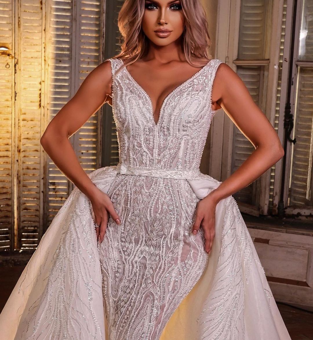Elegant Mermaid Wedding Dresses Sleeveless V Neck Straps Appliques Sequins Beaded Floor Length 3D Lace Detachable Train Bridal Gowns Custom Made abiti