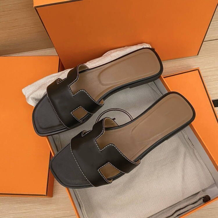 2023 Designer Slippers Classic H Sandals Genuine Leather Summer Fashion Shoes Ladies Slipper Beach Flat Heel Brown Black Matte Flip Flops with Dust Bag Size 3443 With, Silver lichee pattern
2023 Designer Slippers Classic H Sandals Genuine Leather Summer Fashion Shoes Ladies Slipper Beach Flat Heel Brown Black Matte Flip Flops with Dust Bag Size 3443 With, Silver lichee pattern