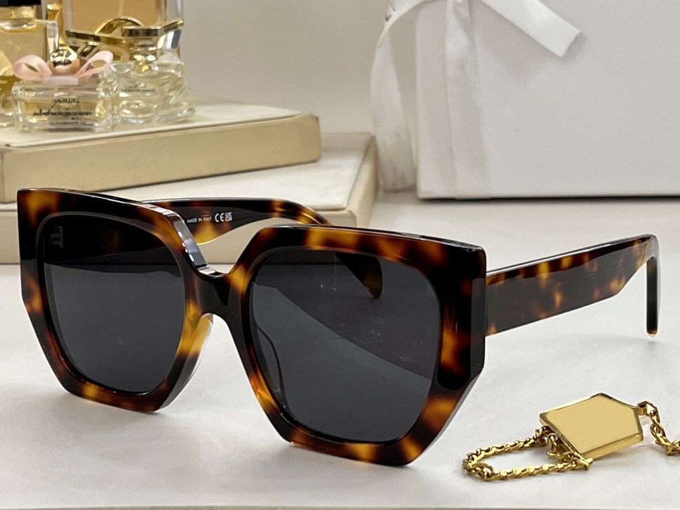Sunglasses For Men Women Summer 40239 Designers Style Anti-Ultraviolet Retro Plate Full Frame Random Box
Sunglasses For Men Women Summer 40239 Designers Style Anti-Ultraviolet Retro Plate Full Frame Random Box