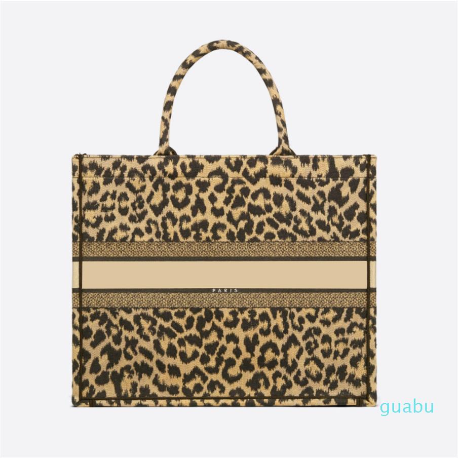 Designer bag Fashion printed woman dinner baga wamen tote bags retro print embroidery craft waman hand wrap two sizes 2099298A, 36cm
Designer bag Fashion printed woman dinner baga wamen tote bags retro print embroidery craft waman hand wrap two sizes 2099298A, 36cm