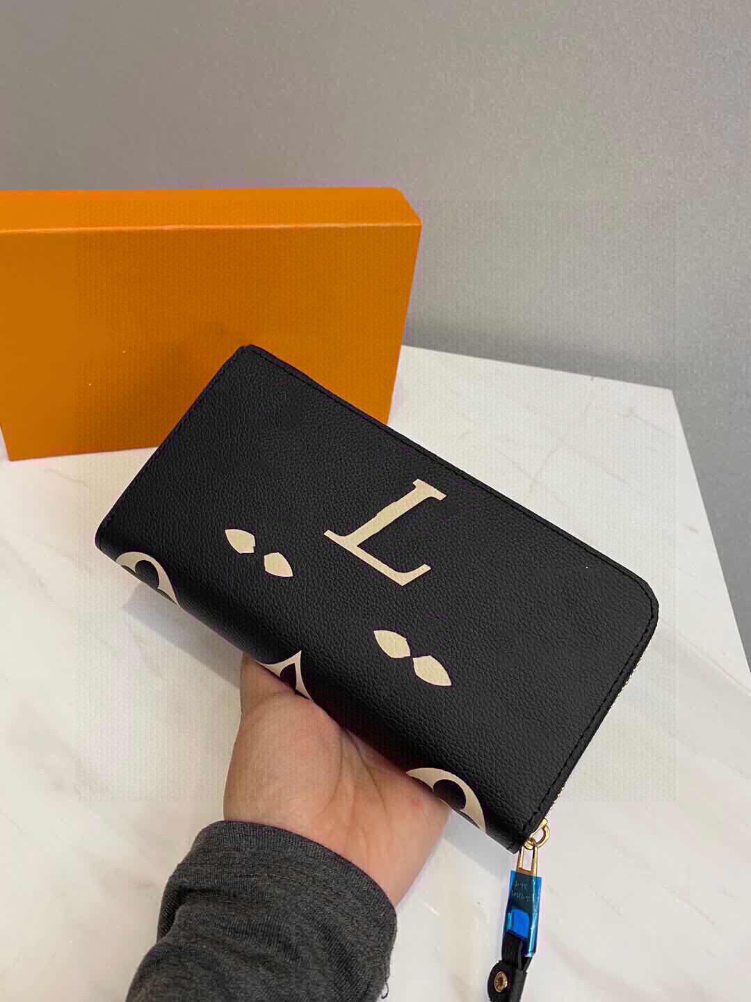 Luxury Designer Wallet Classic women Fashion Purse Multilayer Card Hold Passport Hold Ladies Long Wallets Printing Pattern Unique And Novel, Black
Luxury Designer Wallet Classic women Fashion Purse Multilayer Card Hold Passport Hold Ladies Long Wallets Printing Pattern Unique And Novel, Black