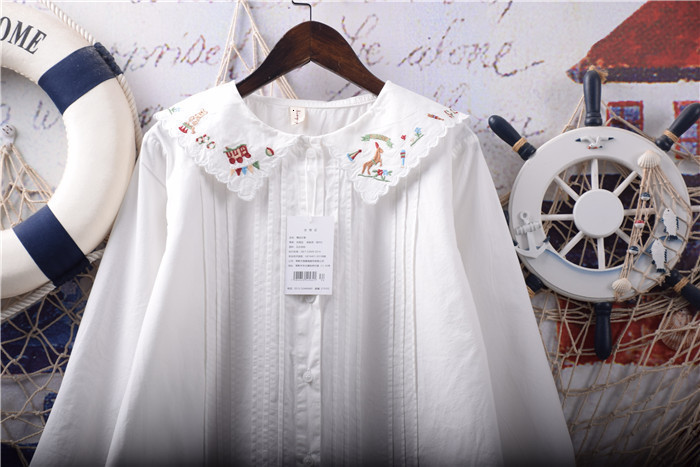 Women's Blouses Shirts Japanese style Sen girl shirt literary embroidery Peter Pan collar loose cotton white shirt for women 230406