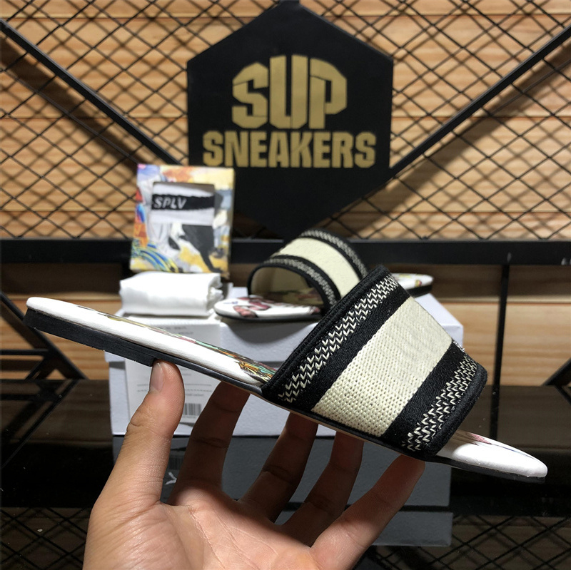Wholesale Designer embroidery slipper for woman summer outdoor Non-Slip sandal sliders fashion multicolor patchwork ladys beach Plate-forme slide luxury shoes, Color 4
Wholesale Designer embroidery slipper for woman summer outdoor Non-Slip sandal sliders fashion multicolor patchwork ladys beach Plate-forme slide luxury shoes, Color 4